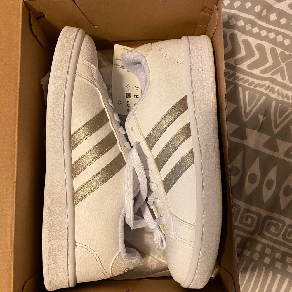 BRAND NEW Adidas Women’s Grand Court sneakers.